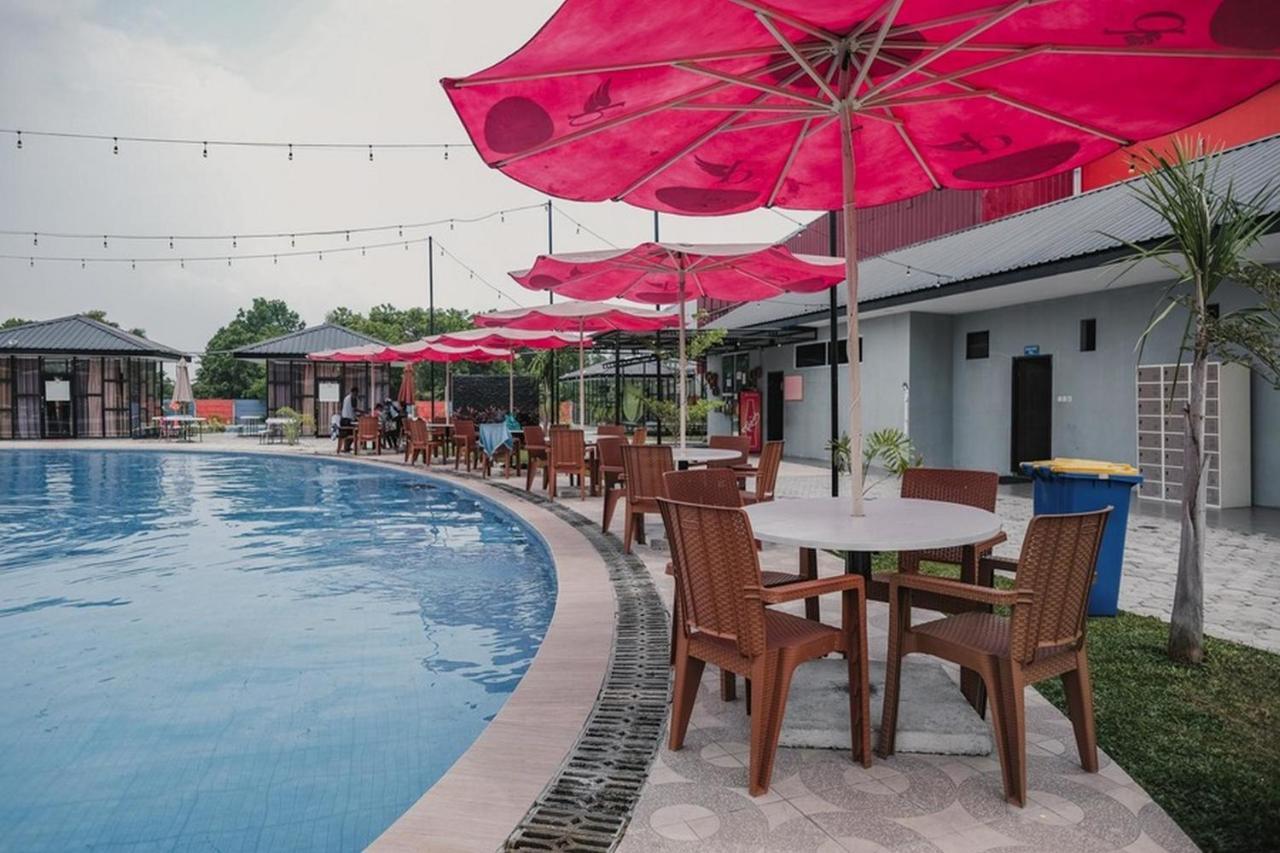 Reddoorz Premium @ Dna Fun Zone Hotel 2*